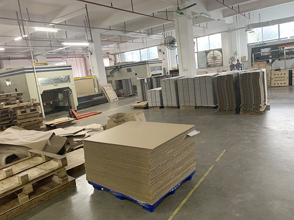 车间一角-三台全自动啤机