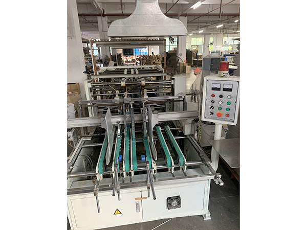 财顺自动粘盒机